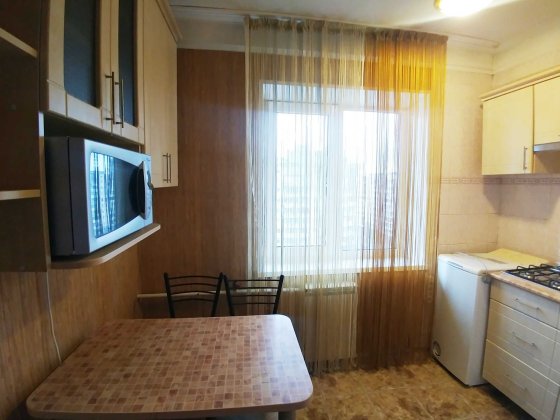 Продам 1-кімн. квартиру кухня-студія + спальня,метро Оболонь, Почайна, Киев