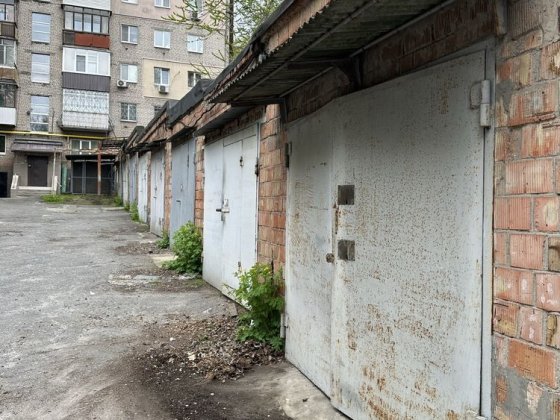 Сдам в аренду гараж 20 кв.м с ямой в гаражном кооперативе. Центр Дніпро