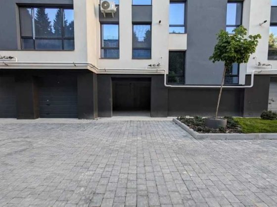 Main house гараж, Івано-Франківськ, центр Івано-Франківськ
