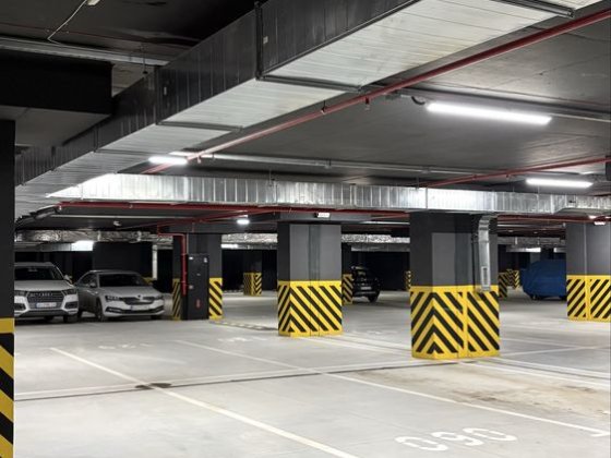 Паркомісце, пізмемний паркінг, манхетен ап, озеро, парк Івано-Франківськ