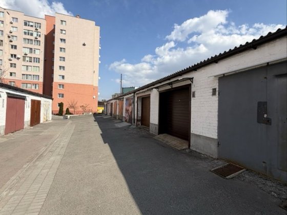 Гараж в центрі міста біля ЖК Яровиця