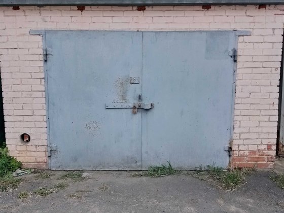 продам гараж за зупинкою громадського транспорту Героїв України. 50 м. від зупинки Полтава