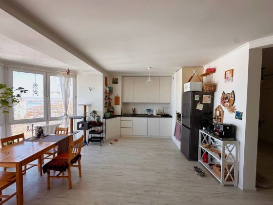 ВІД ВЛАСНИКА! Світла 2-кімнатна квартира на Митниці | Панорамні вікна Черкаси