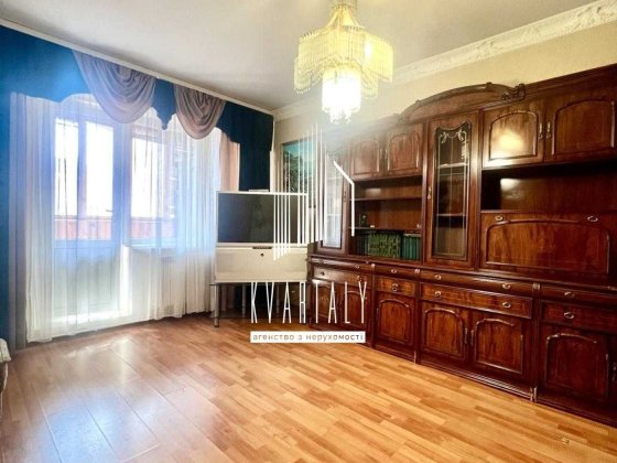 Продаж 4-кімнатної квартири на Позняках Київ