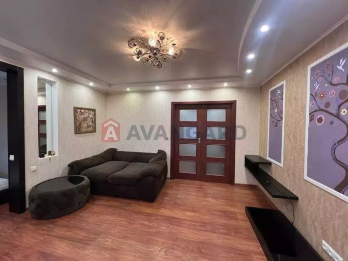 Продам 3к квартиру с ремонтом, 12 квартал, ул. Гладкова - фото 1