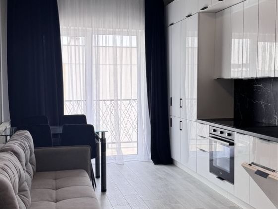 Продається сучасна, велика 1,5 кімнатна квартира. ЖК Садовий. Ужгород