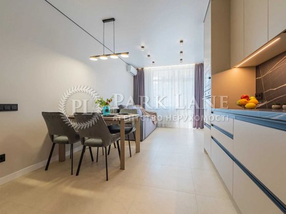 Продаж 2к квартири 70 кв м з новим ремонтом Варшавський 2 Олеся 5 Ретровіль