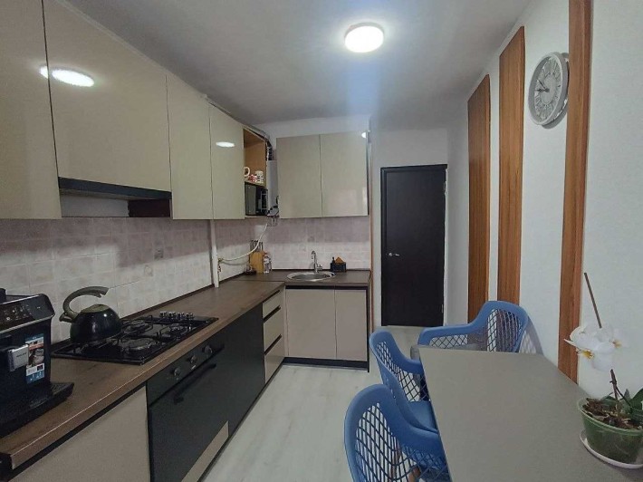 Продам 3к з капітальним ремонтом в тихому райончику, майже як приватний сектор - фото 1