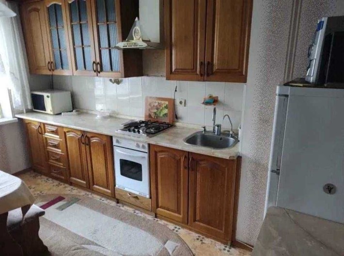 Продам 3 комнатную ЧЕШКУ ЖМ Победа-5 большая кухня 1 этаж (можно б\нал) - фото 1