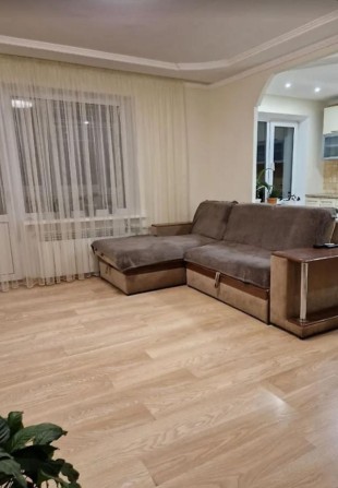 Продам 4-комн квартиру в районе Космонавтов ул. - фото 1