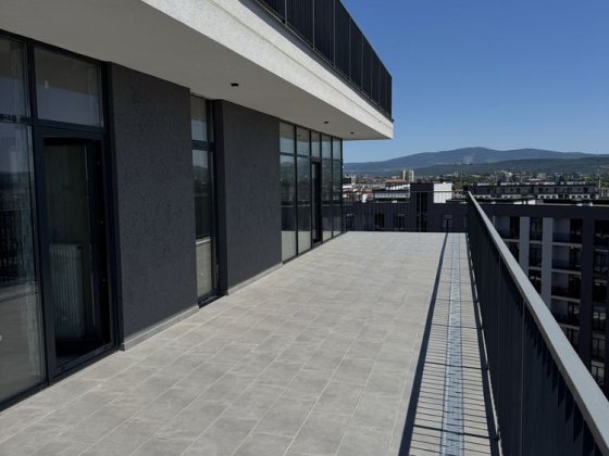 простора 2-кімнатна квартира з видовою терасою Ужгород