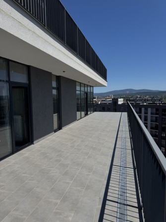 простора 2-кімнатна квартира з видовою терасою - фото 1