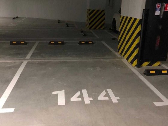 Паркомісце White Lines біля ліфта | підземний паркінг Київ