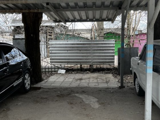 Крита парковка  на жоліо-кюрі Корсунцы