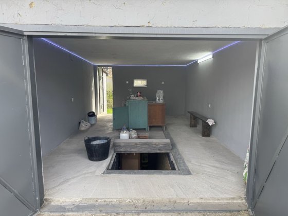 Гараж з двором та ямою Чернівці