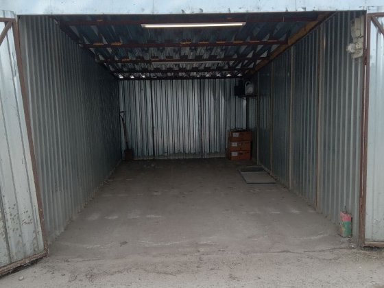 Гараж з профілю під охороною. На Прирічній Київ