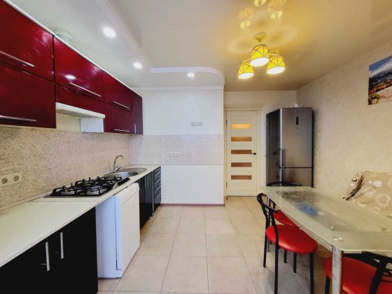 (8) Продам 3-кімнатну квартиру на Замості 9890 Винница