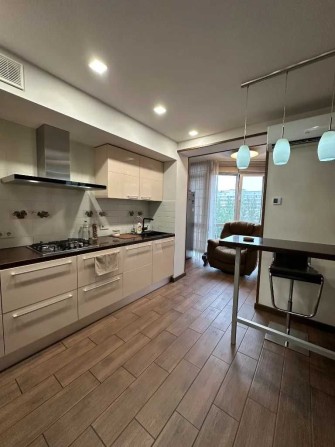 Продам видовую двухкомнатную квартиру ЖК Ривер Парк, Современный ремонт. - фото 1