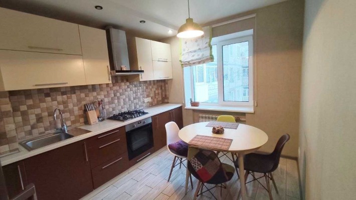 Продам 3к. з капітальним ремонтом, ЖМ Сокіл, бул. Слави 28. - фото 1