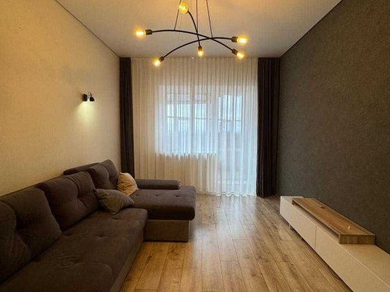 Продам 4-к комнатную квартиру на Тополе -1 Днепр