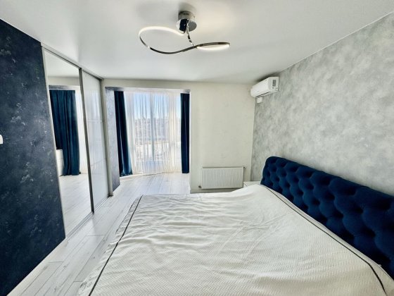 Продам 2-кім.,  квар. 81м2 з меблями та технікою. ЖК Рівєра.Центр Винница