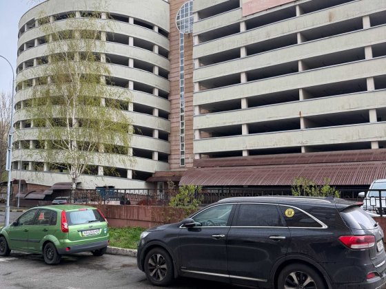 Продам 2 паркомісця у м.Киів - 40 000 у.є.