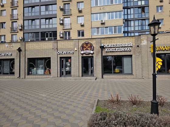Величезна квартира на зручному поверсі у новобудові. Центр Черкассы