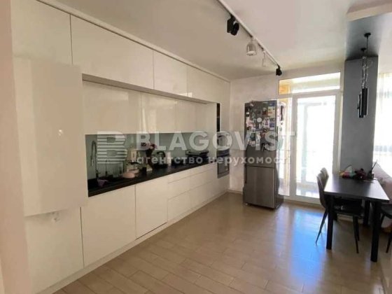 Комфорт Таун Регенераторна Продаж 3 к кв студіо