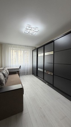 2-кімнатна квартира, Малікова, 54 м², капремонт, меблі, 2 балкони - фото 1