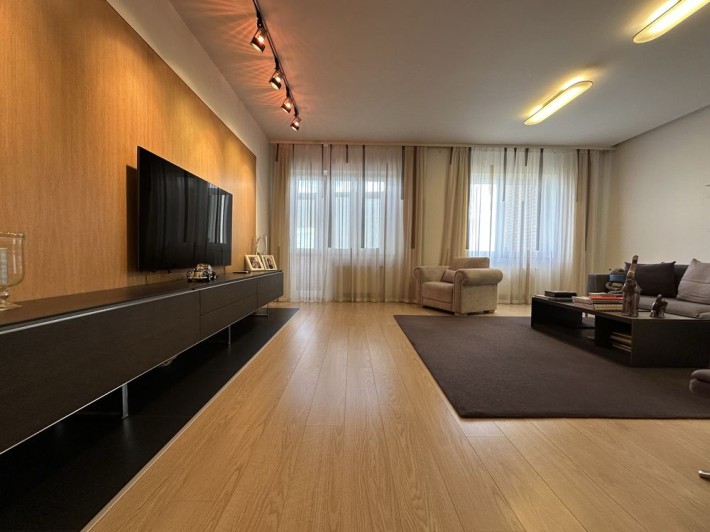 Продам 3 комнатную с паркингом  в нагорном районе - фото 1