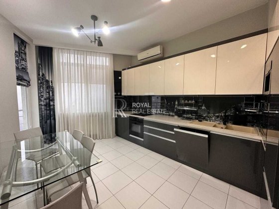 Продаж Квартира 3кім. 138м2 ЖК "Смарагдовий" Метро Паркінг Киев