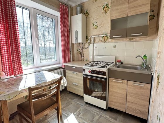 Продам теплу житлову квартиру з балконом Дніпро