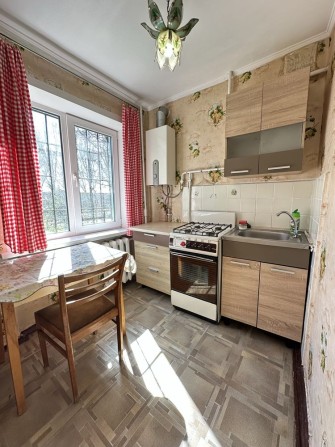 Продам теплу житлову квартиру з балконом - фото 1