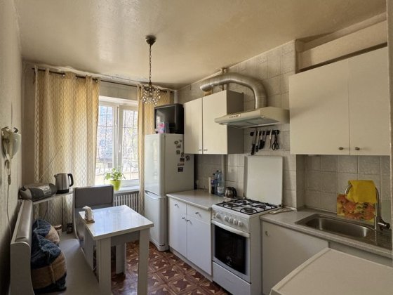 Продам 3к ж/м Парус другий поверх. Дніпро