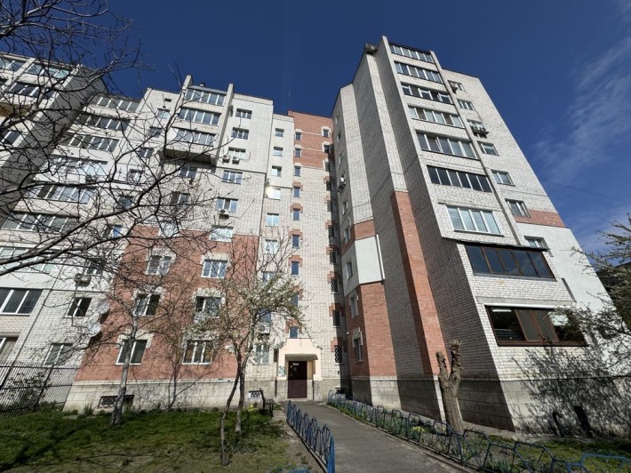 Продаж просторої 3-кімнатної квартири в центрі міста - фото 1