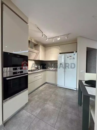 Продам 3к квартиру 98 кв м с евроремонтом в ЖК Салют Победа - фото 1