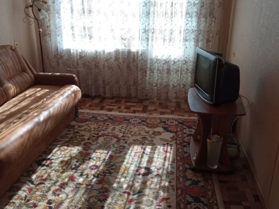 Продам 3х комнатную квартиру  Донецке шоссе,  р-н ТЦ Караван. Днепр