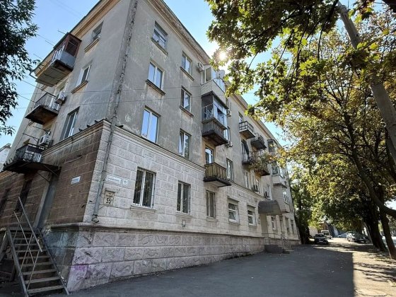 Продаж 2х к. Сталінки з гаражем в 5 хв. від Центру Дніпро