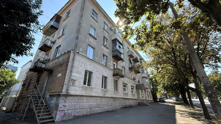 Продаж 2х к. Сталінки з гаражем в 5 хв. від Центру - фото 1