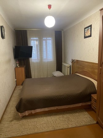 Продам 3 кімнатну квартиру в центрі міста - фото 1