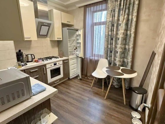 Продаж 3-х кімн. квартири вул. Незалежної України (площа Маяковського)(019) Запорожье