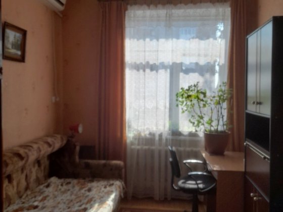 Продам 2ком.квартиру Сталинка Спецпроэкт. Парк Т. Г. Шевченка 4этаж Днепр