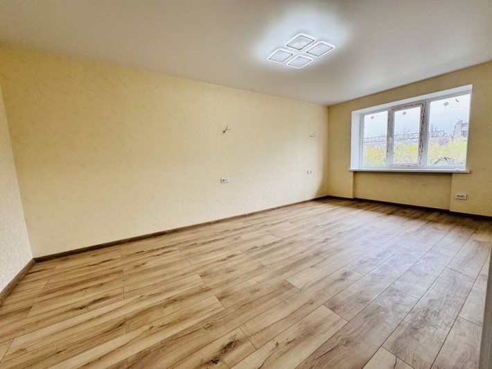 Продам 1-кімнатну квартиру з ремонтом біля АТБ на Василя Нікітіна, 35 кв.м., 2/5 - фото 1
