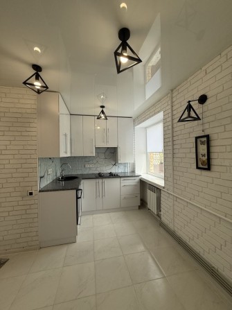 Продам 2 к.кв з газовим опаленням , ремонтом та меблями - фото 1
