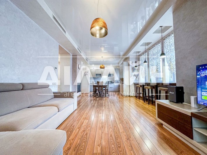 Доступная 3х комн  + крытое парко место в  ЖК Ренессансе - фото 1