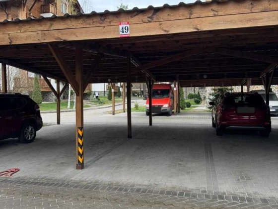Продам паркомісце Зазимье