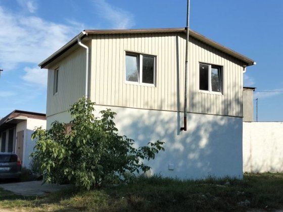Капітальний гараж з хорошими умовами для проживання. Терміново Счастливое