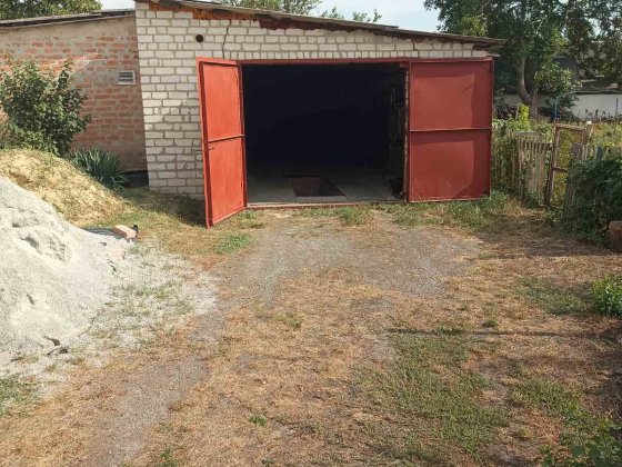 Продається гараж Карловка