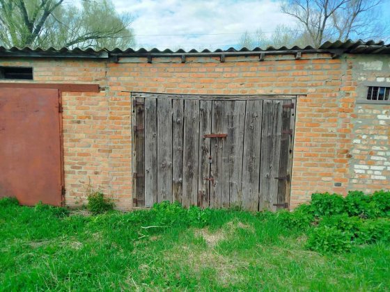 Продам гараж! Місто Буринь.район бані 200 Буринь