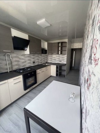 Продам 2 комнатную кввртиру с ремонтгм пр Слобожансктй ,рядом Центр - фото 1